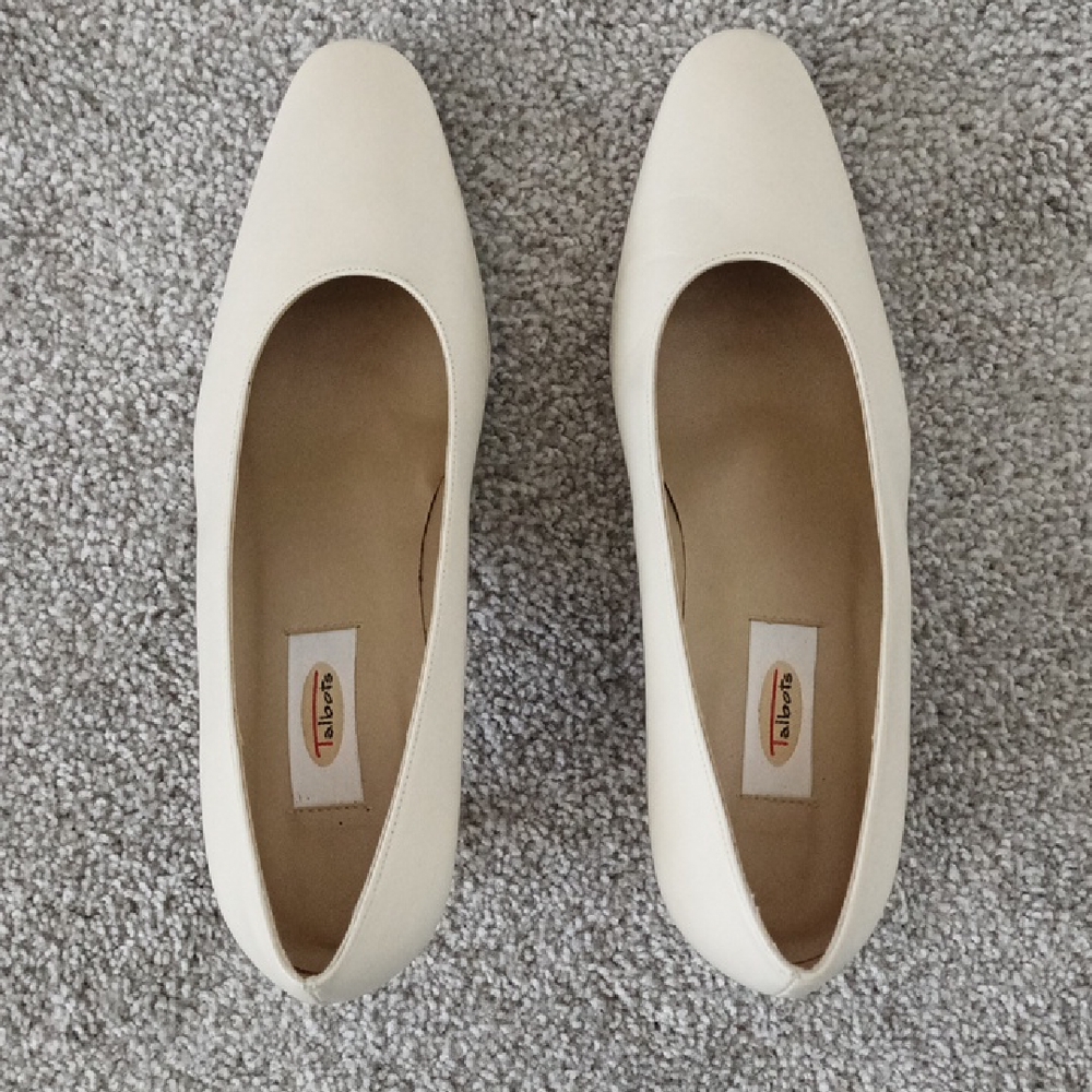 Talbot's Leather Cream Heels - Picture 2 of 6